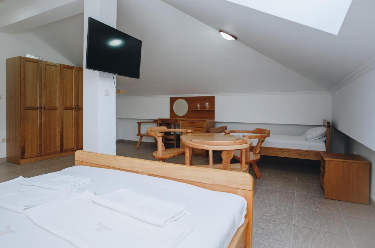 Eco Winery Lipovac Apartments Τσέτινιε Εξωτερικό φωτογραφία