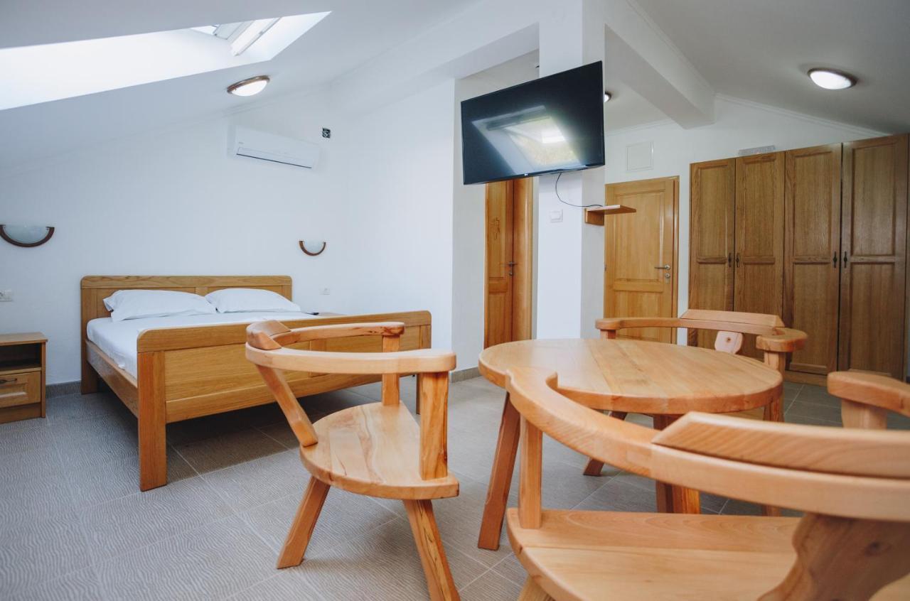 Eco Winery Lipovac Apartments Τσέτινιε Εξωτερικό φωτογραφία
